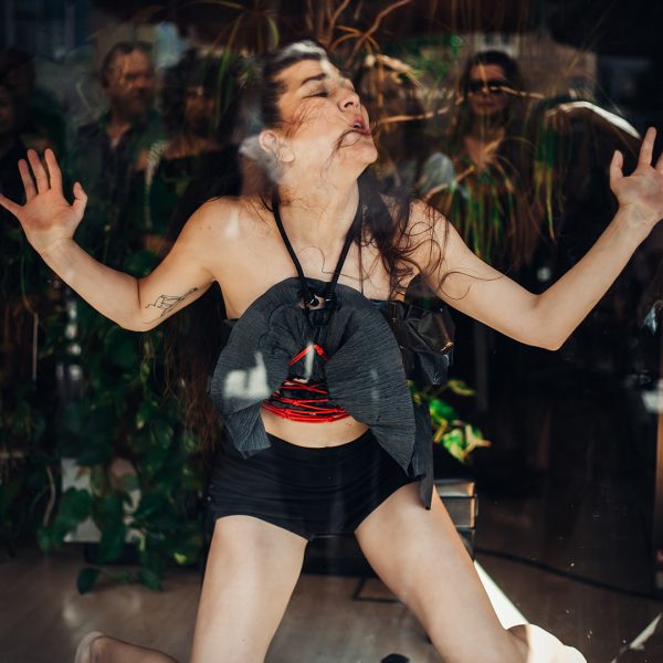 Performance costume artist Isabel.ismyname beim Festival Cabanyal Intim Valencia